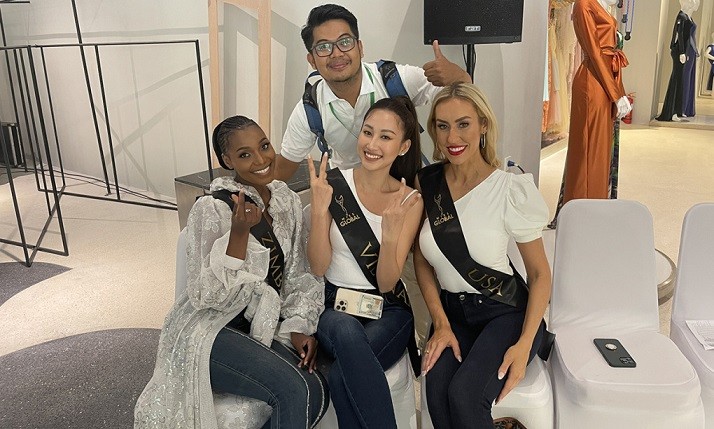 Đoàn Hồng Trang cùng thí sinh các nước tại Miss Global 2022