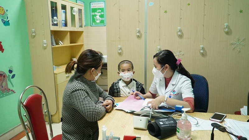 Trong mùa Hè, cha mẹ cần chú ý hồi phục sức khỏe cho trẻ bị hậu Covid-19. (Nguồn: SK&ĐS)