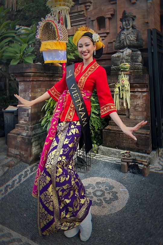 Thời trang của Đoàn Hồng Trang tại Miss Global 2022 Thời trang của Đoàn Hồng Trang tại Miss Global 2022