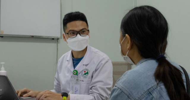 Khám hậu Covid-19 cho người dân tại Bệnh viện Đức Giang, Hà Nội. (Nguồn: VnExpress)