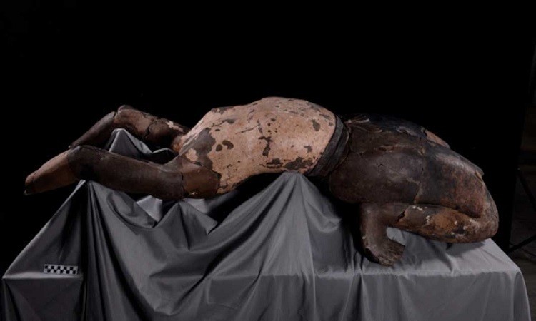 Tượng đất nung hình diễn viên nhào lộn trong lăng mộ Tần Thủy Hoàng