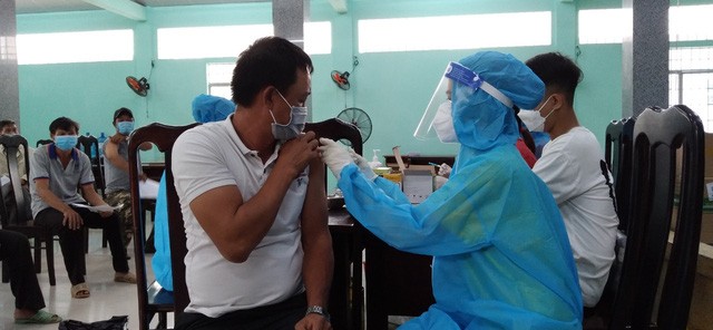 Tỉnh Khánh Hòa tăng cường tiêm vaccine Covid-19 cho người dân. (Nguồn: SK&ĐS)