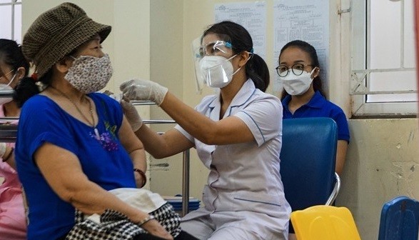 Hà Nội phấn đấu hoàn thành tiêm mũi 4 vaccine Covid-19 trong tháng 6/2022. (Ảnh: HP) Hà Nội phấn đấu hoàn thành tiêm mũi 4 vaccine Covid-19 trong tháng 6/2022. (Ảnh: HP)