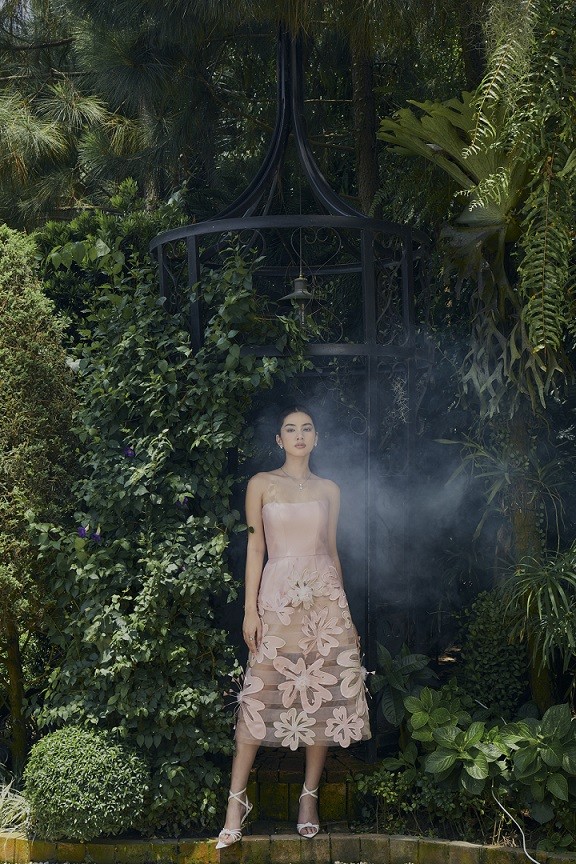 Cẩm Đan xinh đẹp gợi ý đầm dự tiệc mùa Hè