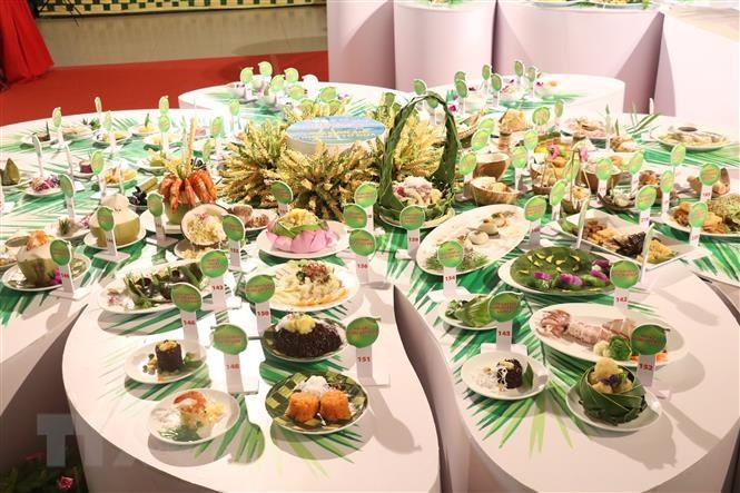Bến Tre phá kỷ lục Việt Nam và xác lập kỷ lục thế giới về 222 món ăn từ dừa
