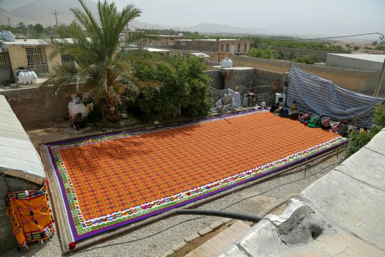 Iran: Tấm thảm dệt lớn nhất thế giới có diện tích 105m vuông