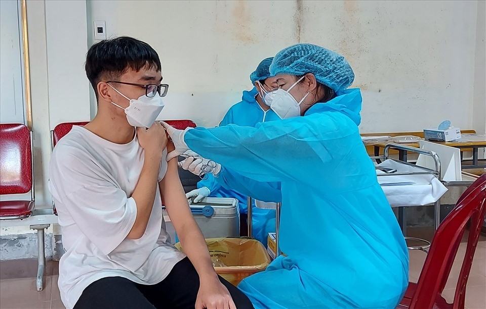 Tiêm phòng vaccine Covid-19 cho trẻ em ở tỉnh Nghệ An. (Ảnh: Q.Đ) Tiêm phòng vaccine Covid-19 cho trẻ em ở tỉnh Nghệ An. (Ảnh: Q.Đ)