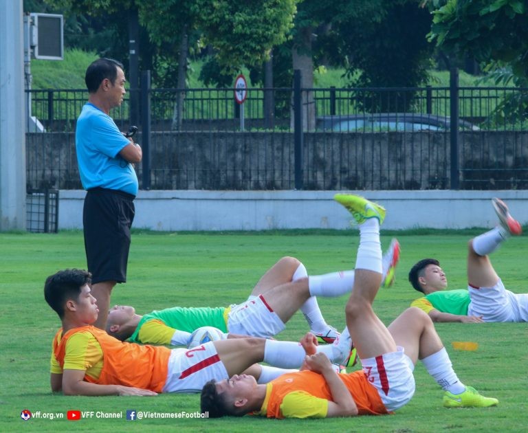 U23 Đông Nam Á 2022: Các cầu thủ U19 Việt Nam trên sân tập tại Indonesia U23 Đông Nam Á 2022: Các cầu thủ U19 Việt Nam trên sân tập tại Indonesia