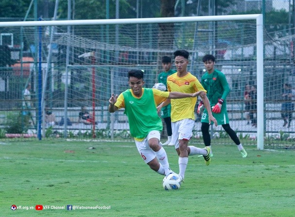 U23 Đông Nam Á 2022: Các cầu thủ U19 Việt Nam trên sân tập tại Indonesia U23 Đông Nam Á 2022: Các cầu thủ U19 Việt Nam trên sân tập tại Indonesia