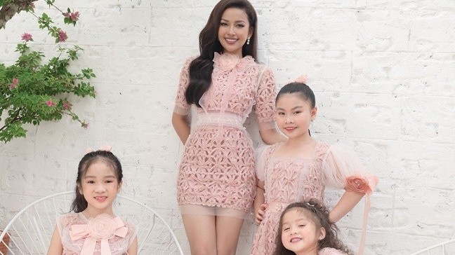 Hoa hậu Ngọc Châu đồng điệu style bánh bèo với các mẫu nhí
