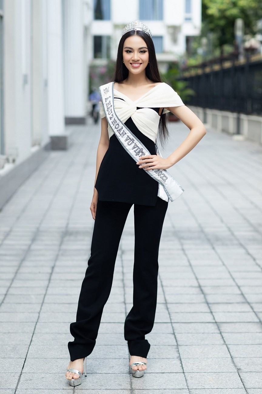 Hoa hậu Hoàn vũ Việt Nam 2022 và hai á hậu giao lưu người hâm mộ