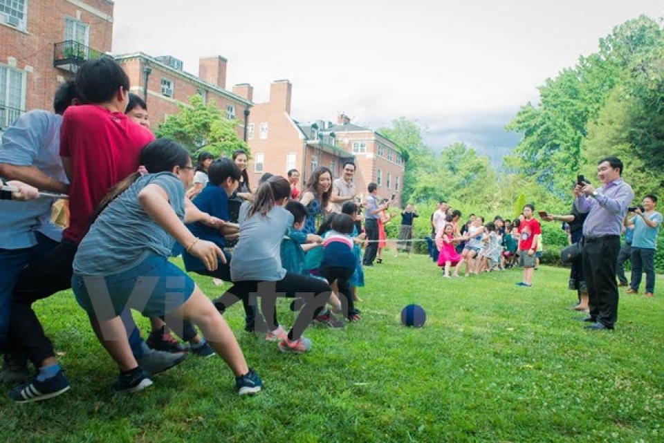 giao luu huu nghi giua hai dai su quan viet nam va lao tai my