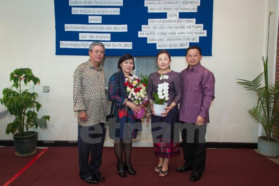 giao luu huu nghi giua hai dai su quan viet nam va lao tai my