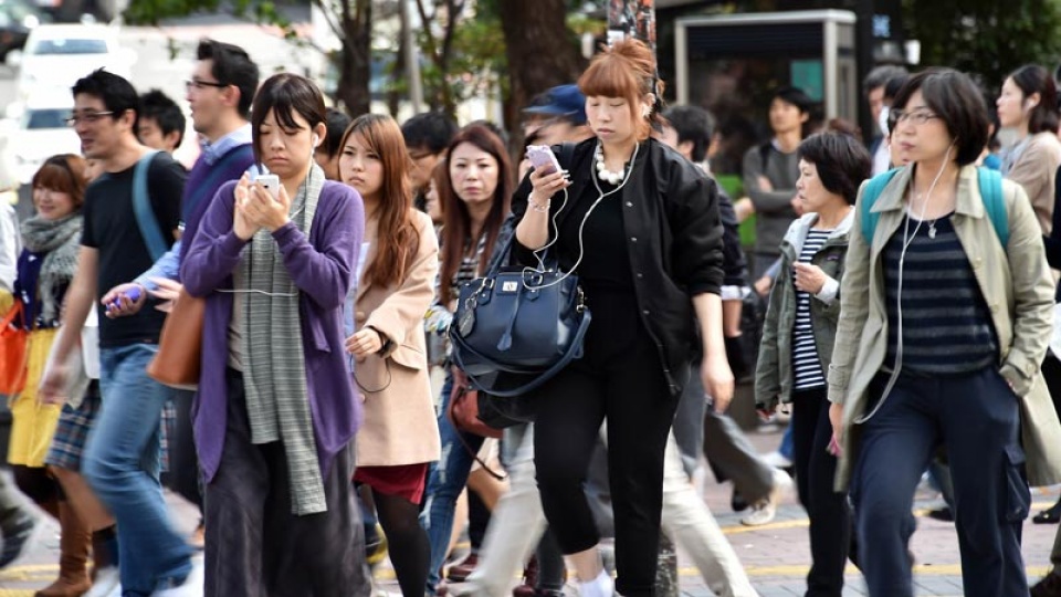 nguoi dung thay doi ca dang di vi smartphone