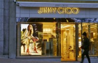 uniqlo sap ra mat may ban quan ao tu dong