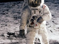 11 cau chuyen chua tung tiet lo ve apollo 11 tau vu tru dau tien len mat trang