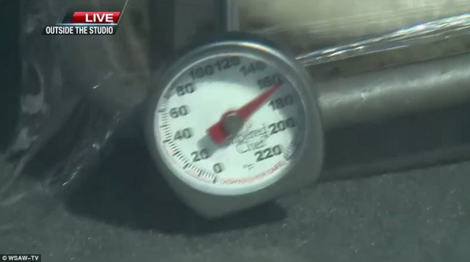 Mỹ: Nắng nóng kỷ lục, tàu cứu hỏa phải phun nước "cứu" cầu thép tau cuu hoa my phun nuoc cuu cau thep do thoi tiet nong ky luc