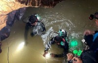 tha i lan huan luyen vien doi bong thieu nien gui loi xin loi cac phu huynh