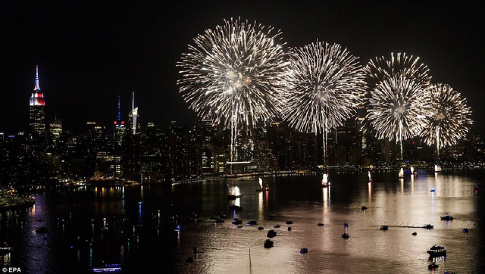 phao hoa rop troi mung quoc khanh my