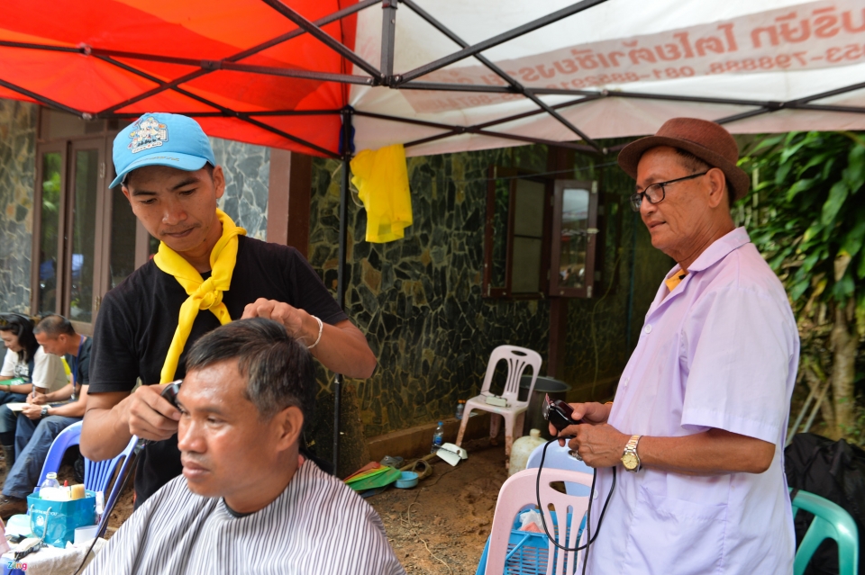 doi giai cuu lam viec hoi ha o cua hang sau khi tho lan thiet mang