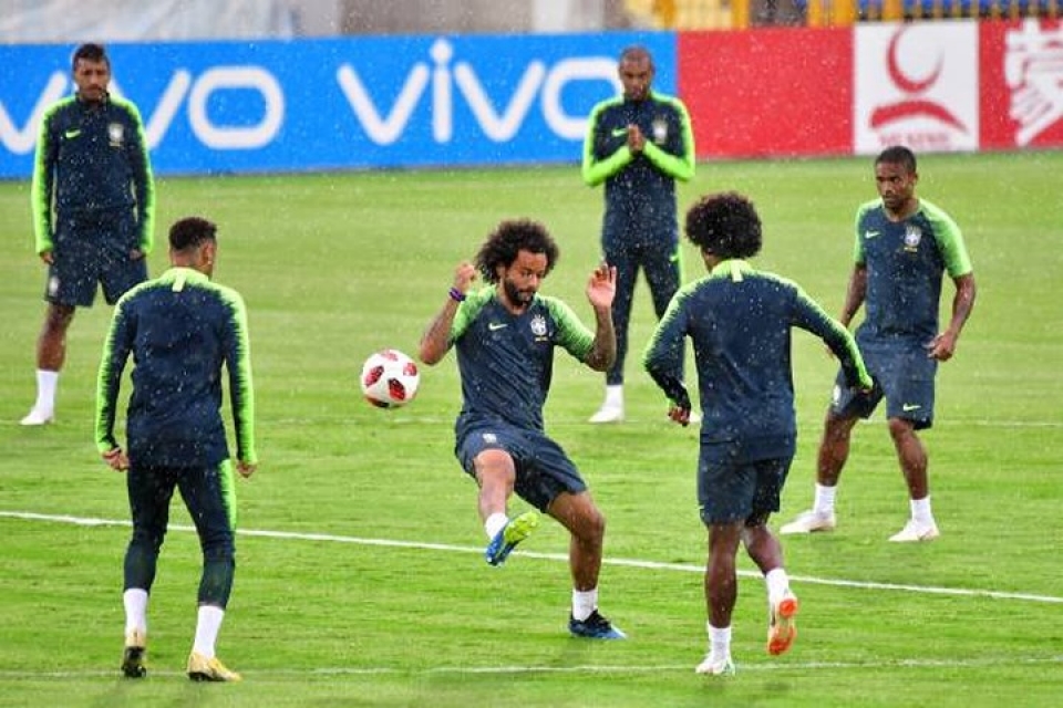 neymar dien hai tren san tap dong doi cuoi ra nuoc mat