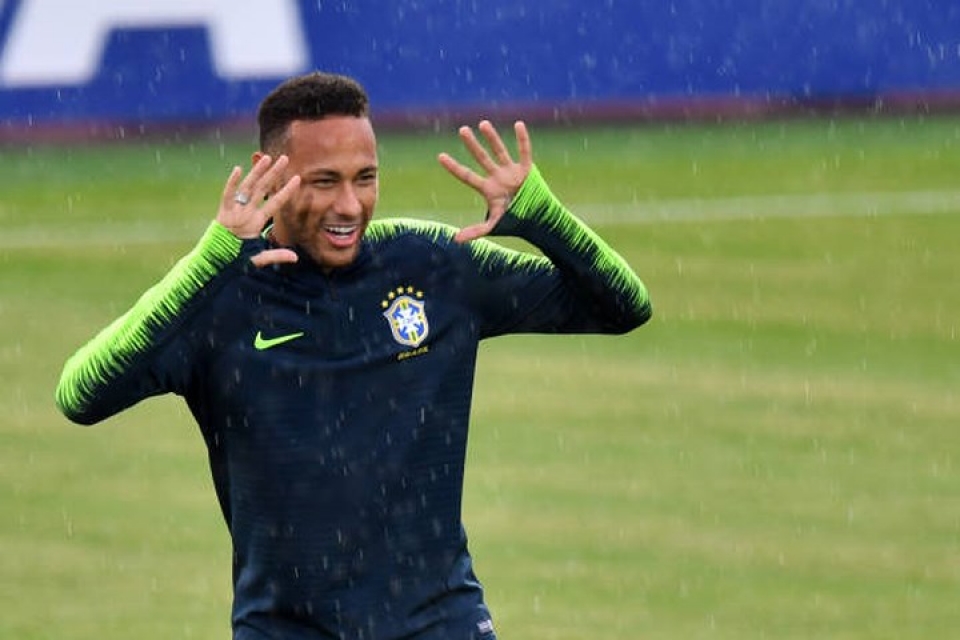 neymar dien hai tren san tap dong doi cuoi ra nuoc mat