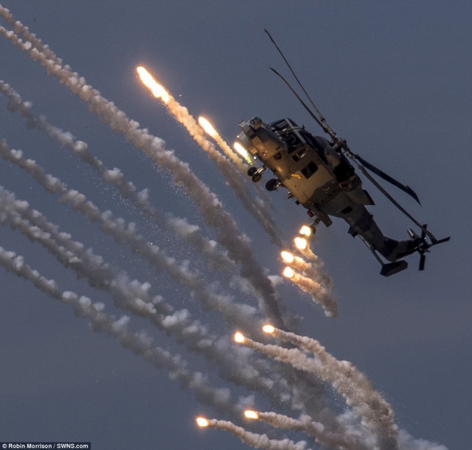 dan may bay nhao lon an tuong tai trien lam hang khong anh