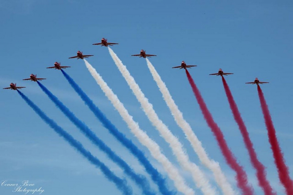 dan may bay nhao lon an tuong tai trien lam hang khong anh