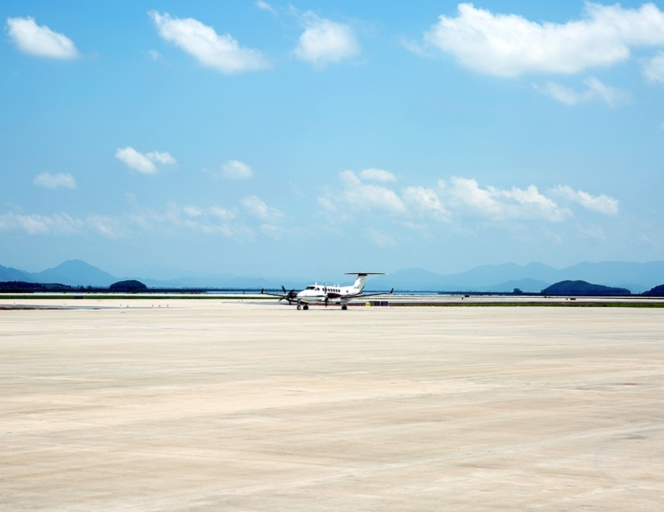 chuyen bay dau tien ha canh tai cang hang khong quoc te van don