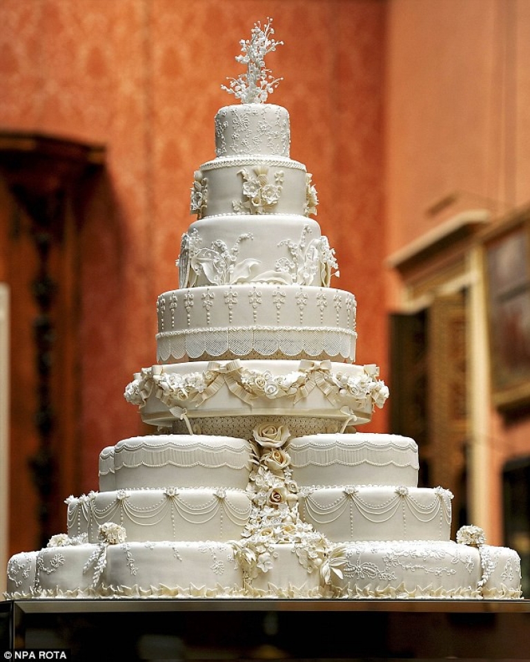 bi mat banh cuoi hoang gia nhieu nam troi qua van ngon lanh