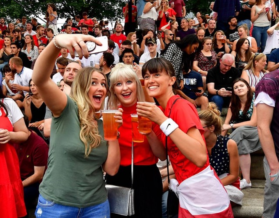 khoanh khac buon vui cua cdv anh o ban ket world cup 2018