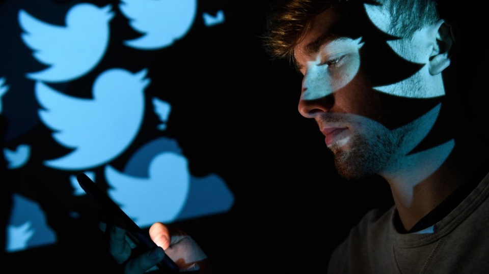 Twitter đình chỉ 2 tài khoản liên quan đến 12 điệp viên Nga twitter dinh chi 2 tai khoan lien quan den 12 diep vien nga