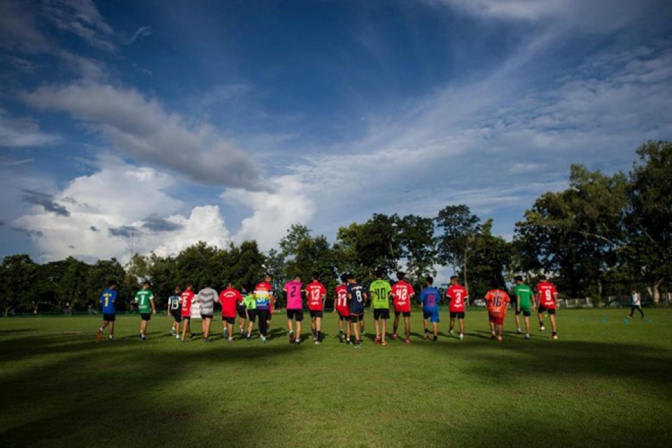 doi bong nhi thai lan tro lai tap luyen sau khi cac dong doi duoc giai cuu