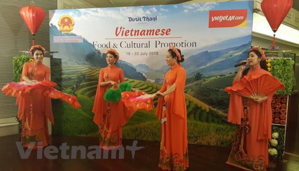 tuan le quang ba van hoa va am thuc viet nam tai thai lan