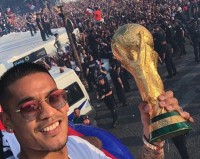 Paris tưng bừng đón xe bus rước Cup vàng của ĐT Pháp