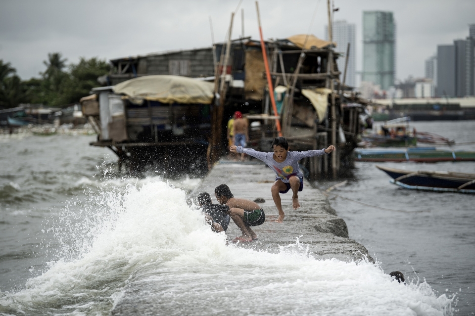 bao son tinh gay ngap lut tren dien rong tai philippines