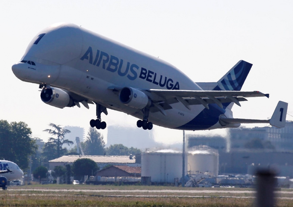 ca voi bau troi moi cua airbus cat canh bay thu tai phap