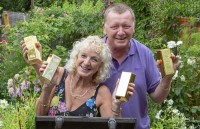 nhat duoc cuc vang tri gia 16 ty dong khi dang di lang thang