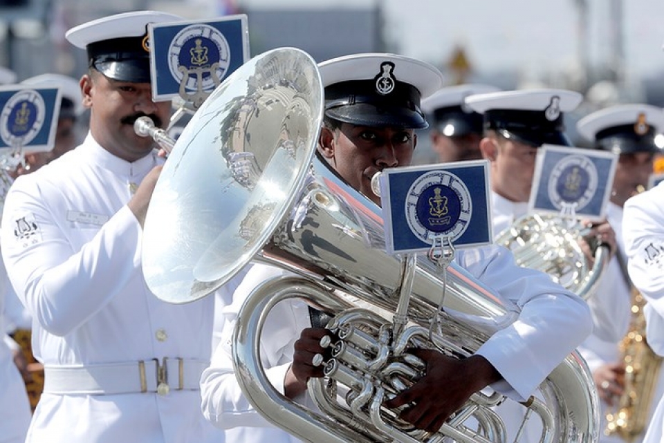 may bay va tau chien nga ram ro pho dien suc manh trong ngay hai quan