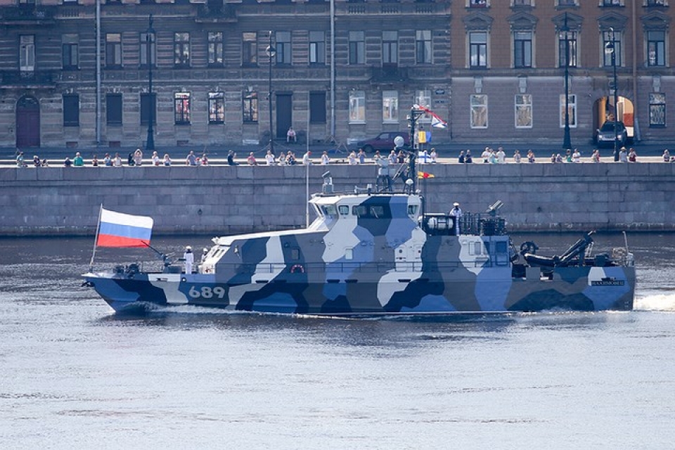 may bay va tau chien nga ram ro pho dien suc manh trong ngay hai quan