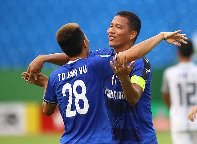 tien dao anh duc sang singapore kiem tra chan thuong