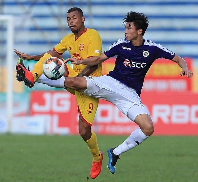 nhieu doi bong thay mau doi hinh o luot ve v league 2019