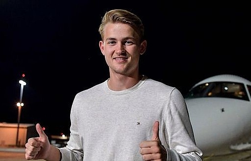 ‘Bom tấn’ De Ligt gia nhập Juventus, nhận lương cao thứ 2 sau siêu sao CR7
