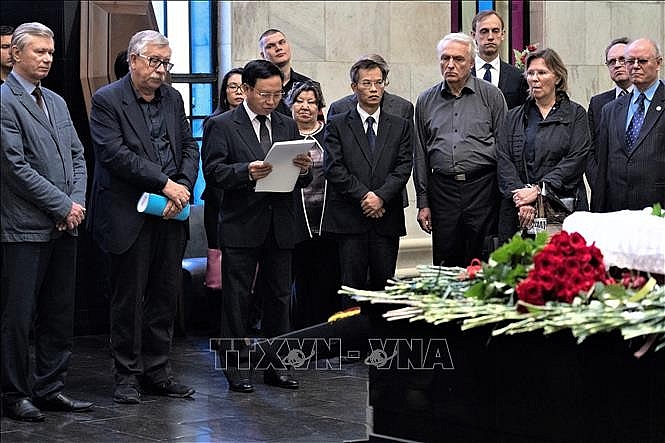 vinh biet hai nguoi ban nga da danh ca cuoc doi vun dap cho quan he nga viet