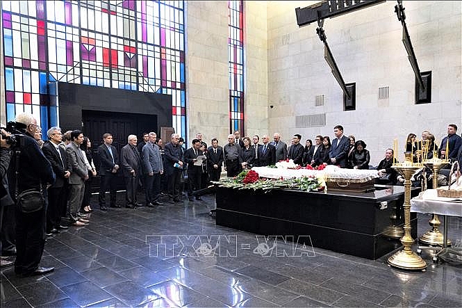 vinh biet hai nguoi ban nga da danh ca cuoc doi vun dap cho quan he nga viet