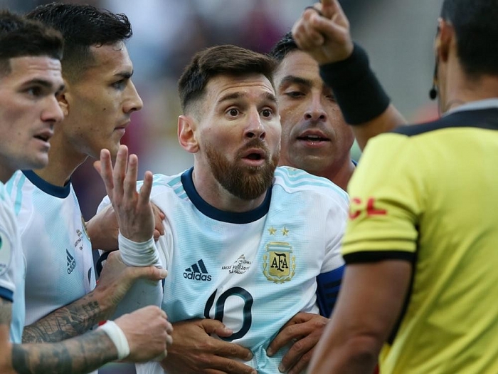 Phát ngôn 'không nể nang ai' về Copa America, Messi nhận án phạt 'nhẹ không tưởng' chi trich tham te ve copa america messi chinh thuc nhan an phat