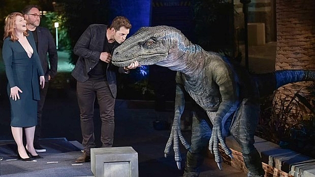 universal studios hollywood ra mat cong vien the gioi khung long