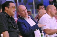 Những khoảnh khắc tình bạn giữa những người nổi tiếng trên thế giới