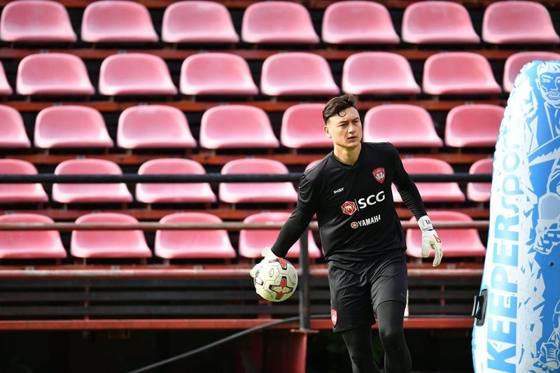 dang van lam luyen cong quyet doi suat bat chinh o muangthong utd