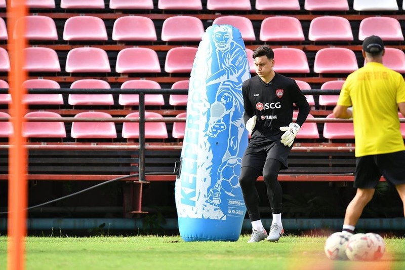 dang van lam luyen cong quyet doi suat bat chinh o muangthong utd